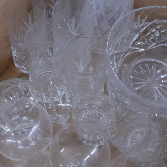 BOX CRYSTAL AND GLASSWARE BOWLS / TUMBLERS ETC