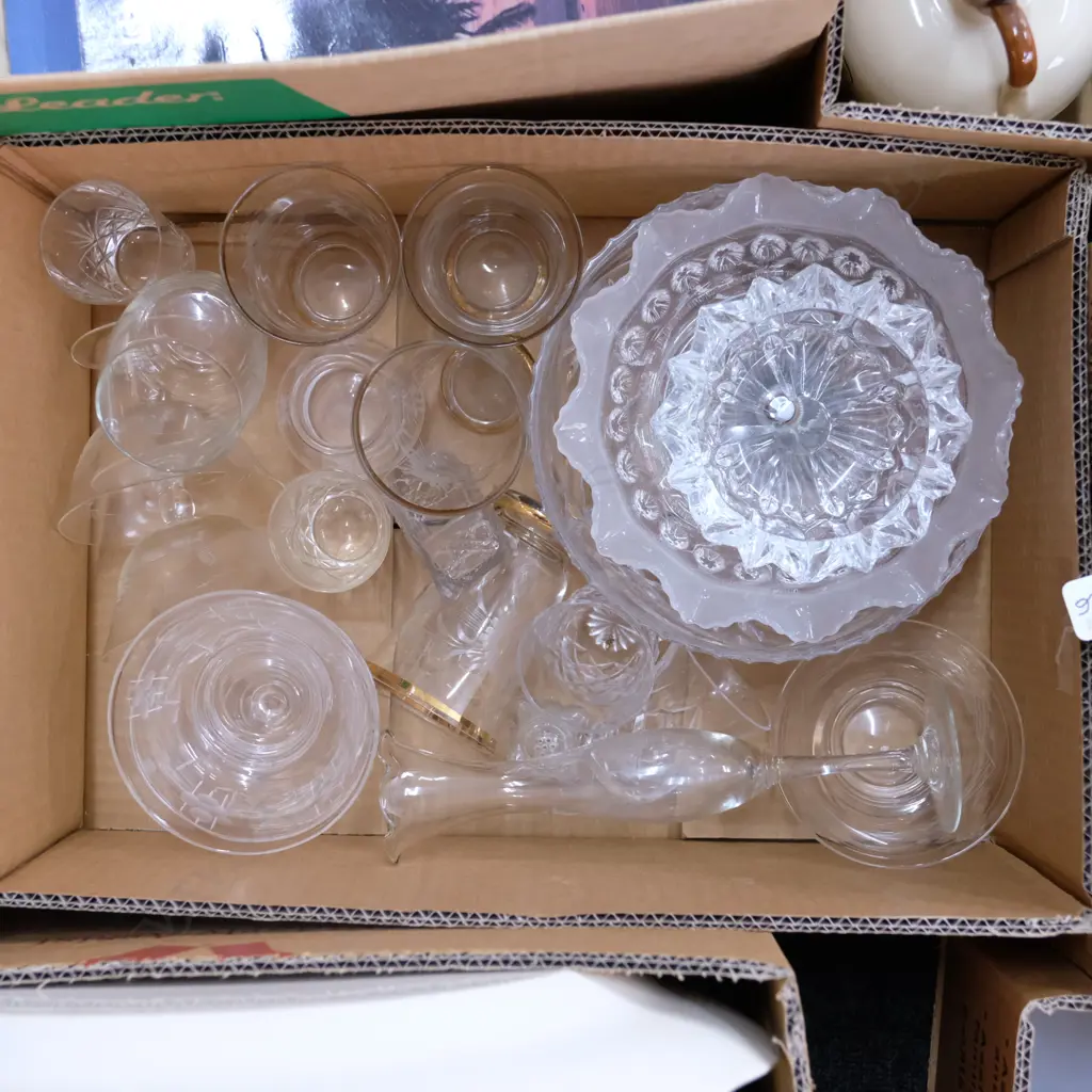 LOT ASST CRYSTAL GLASSES / BOWLS / COMPORTS ETC Image 1++