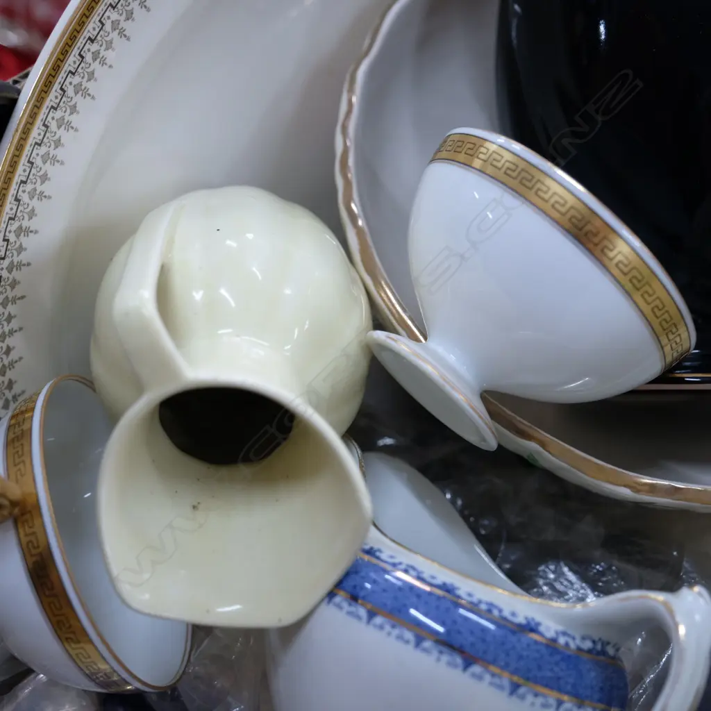 LOT ASST EP GOBLETS / CHINA BOWLS ASHETS ETC Image 1++