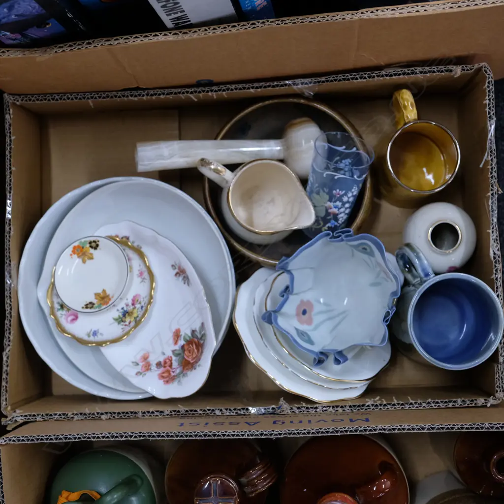 LOT ASST CHINA / MUGS / PORCELAIN / VASE / ONYX ETC Image 1++
