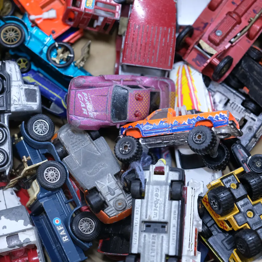 A BOX OF CAR TOYS Image 1++