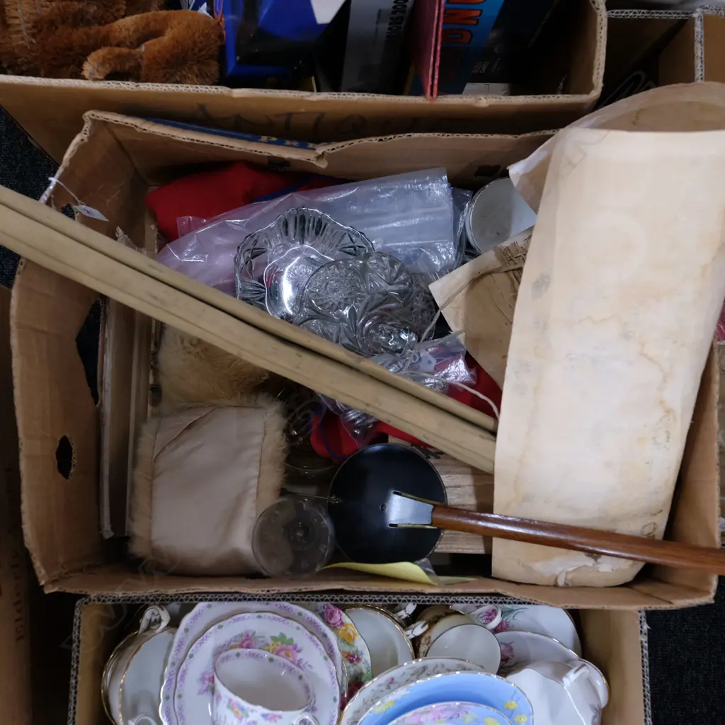 BOX LOT GLASSWARE, PENDULUM ETC Image 1++
