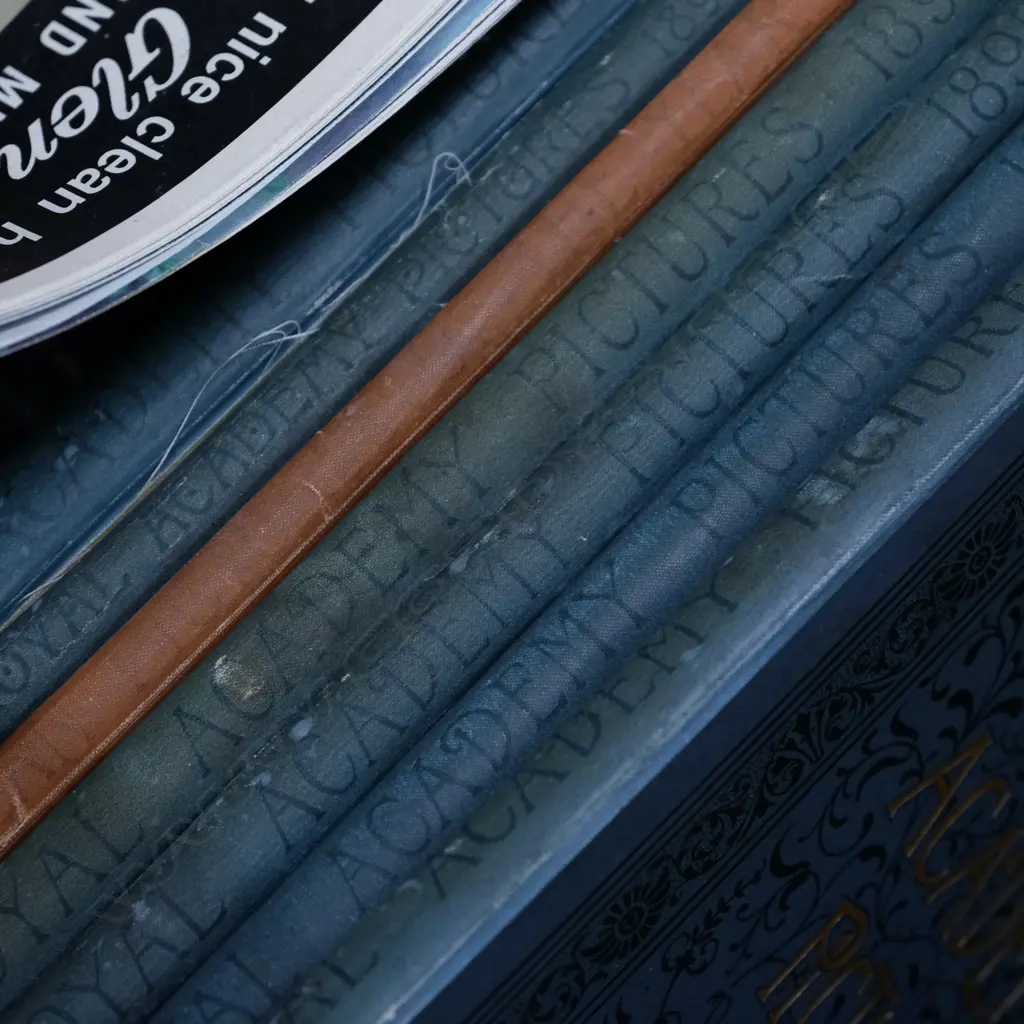 LOT ASST BOOKS AND VINTAGE MAGAZINES Image 1++