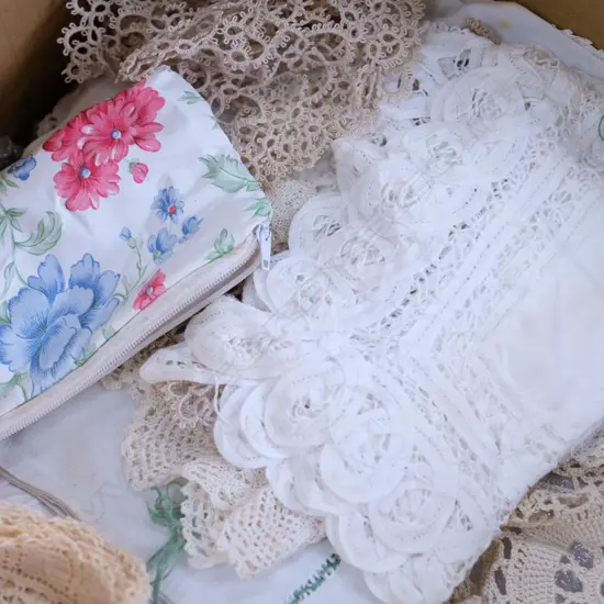 LOT ASST TABLE LINEN ETC