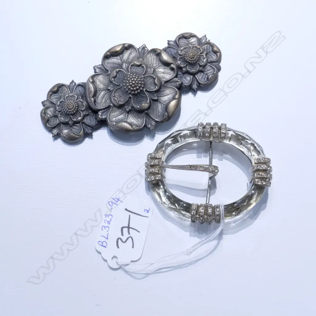 TWO BUCKLES Image 1++