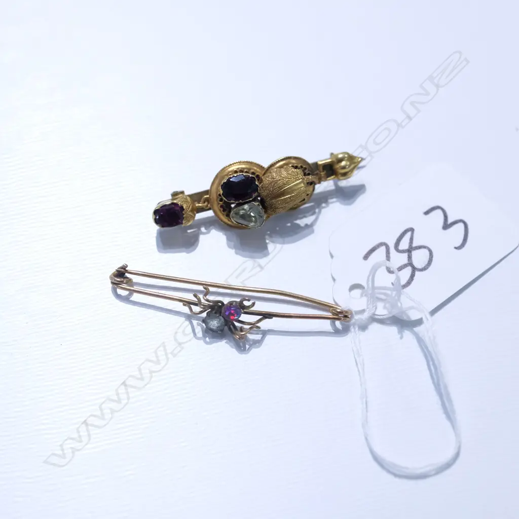 9CT GOLD SPIDER BROOCH AND ONE OTHER Image 1++