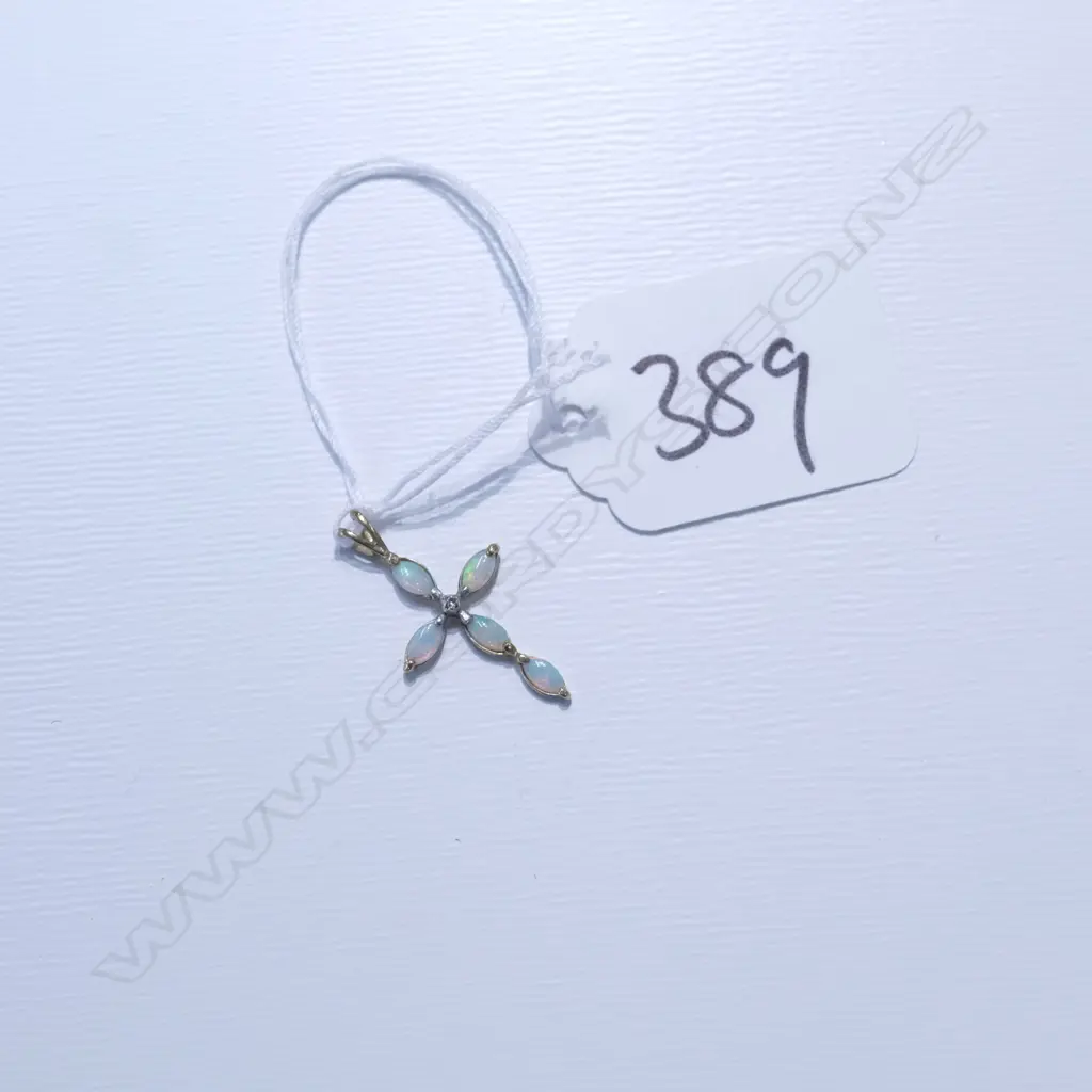 9CT OPAL AND DIAMOND CROSS PENDANT Image 1++