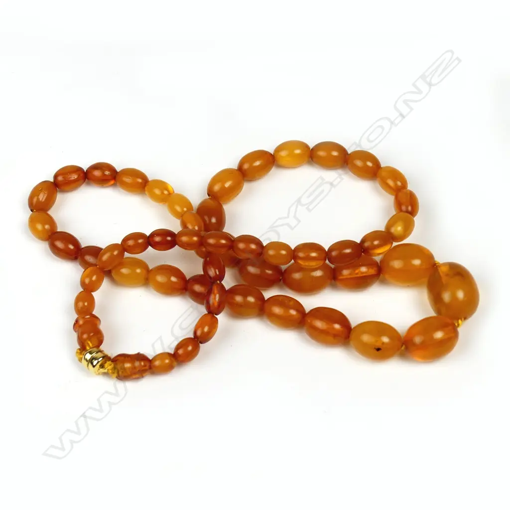 A vintage amber necklace Image 1++