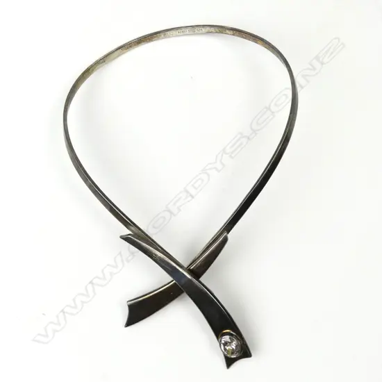 A modernist silver necklace