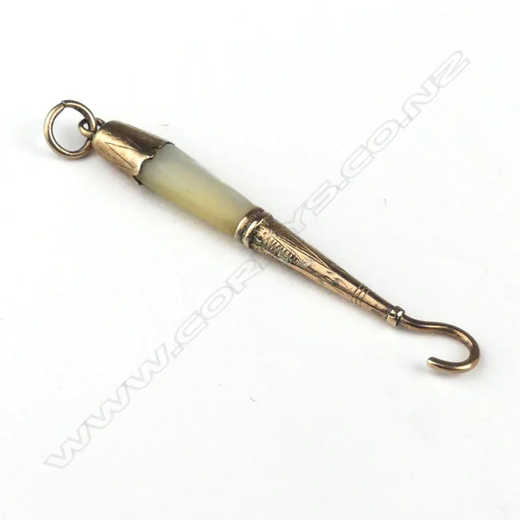 A 15ct. rose gold mother-of-pearl boot-hook pendant Image 1++