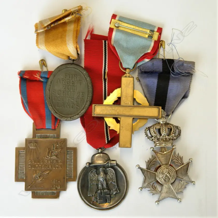 5 MEDALS:  GERMAN OLD/NEW? Image 1++
