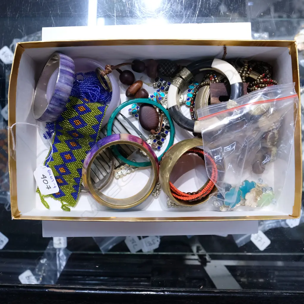 BOX COSTUME JEWELLERY ETC Image 1++