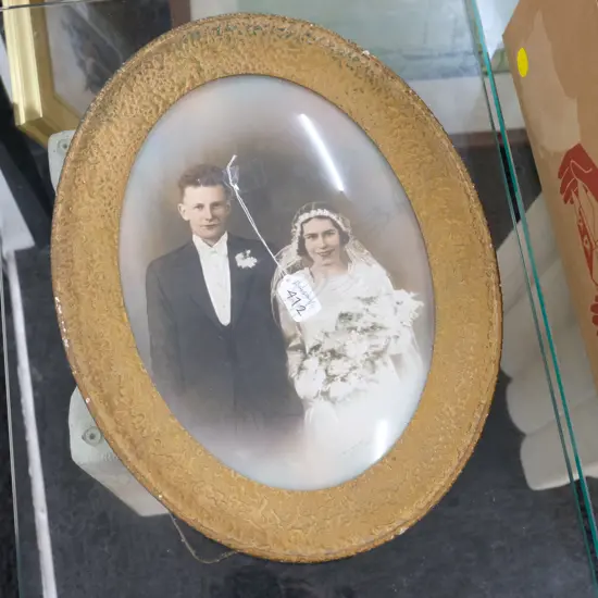 AN OVAL FRAMED VINTAGE WEDDING PHOTO H 450 MM