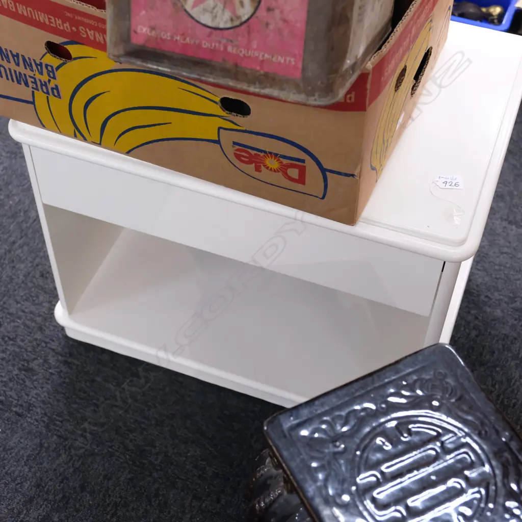 CREAM LACQUER BEDSIDE CABINET H. 500MM Image 1++