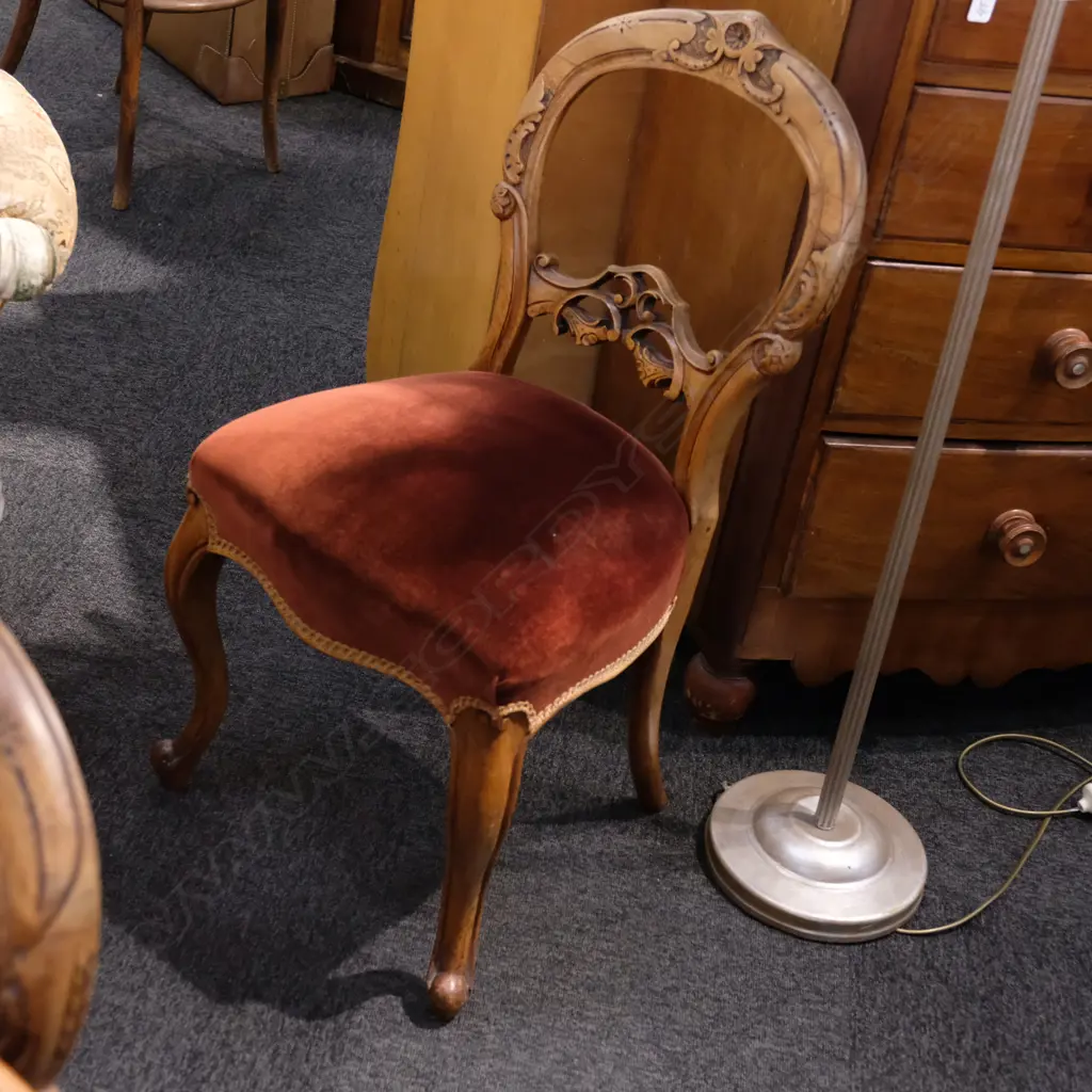 6 CARVED VICT. WALNUT BALLOON BACK CHAIRS W. 440MM D. 420MM H. 900MM Image 1++