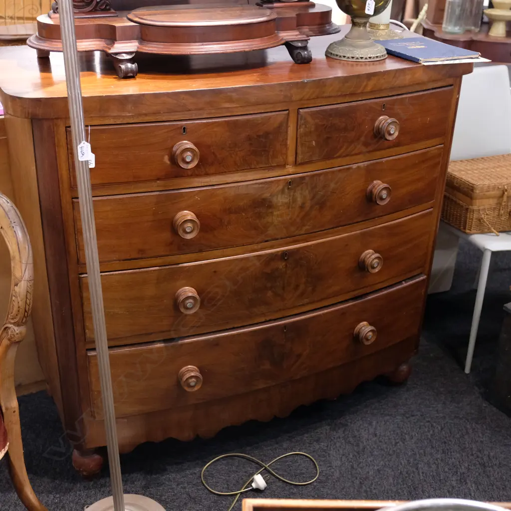 VICT. WALNUT BOW FRONT CHEST OF DRAWERS W. 1215MM D. 535MM H. 1080MM Image 1++