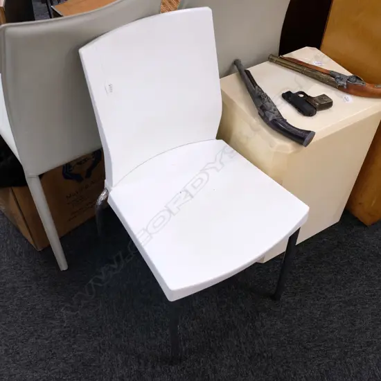 BURO PLASTIC AND CHROME SIDE CHAIR 