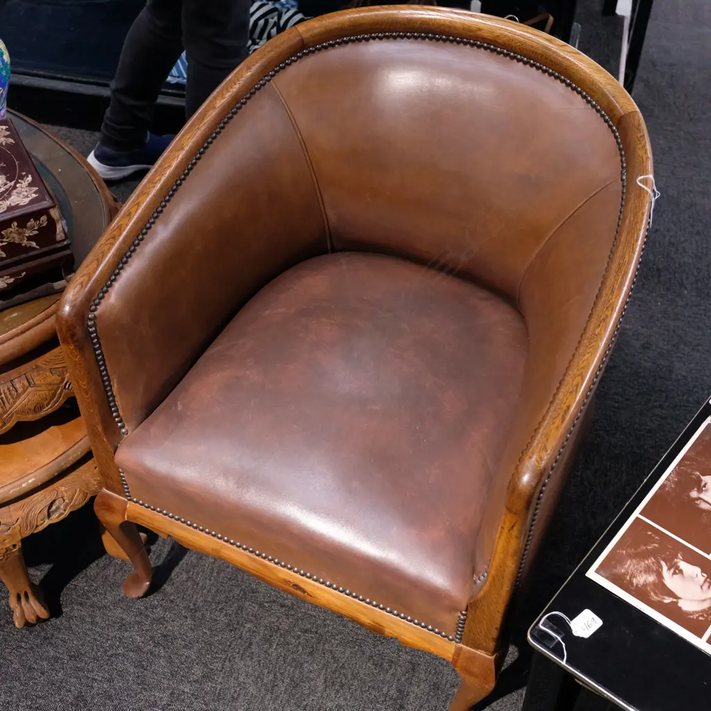 PR LEATHER TUB ACRMCHAIRS Image 1++