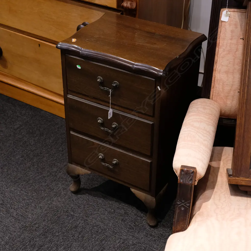 MAHOGANY QUEEN ANN STYLE BED SIDE CABINET  H. 700MM Image 1++