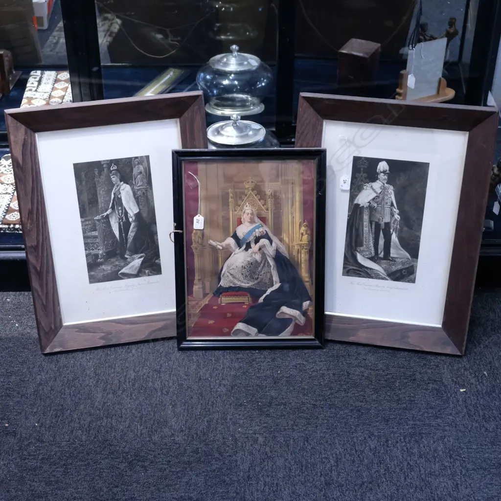PR OAK FRAMED ENGRAVINGS EDWARD VII / QUEEN ALEXANDRA. FRAMES H. 600MM X 450MM + QUEEN VICTORIA LITHOGRAPH Image 1++