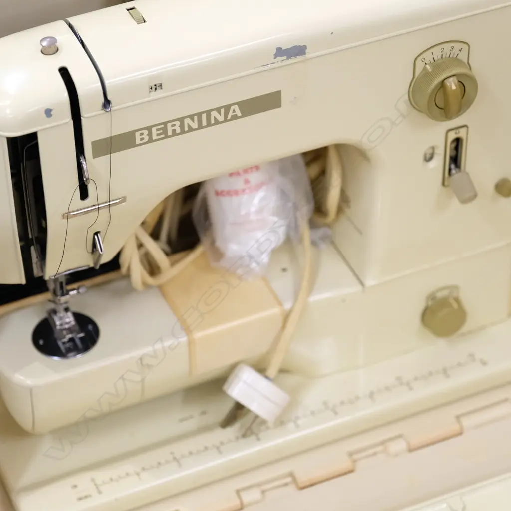 BERNINA PORTABLE SEWING MACHINE Image 1++