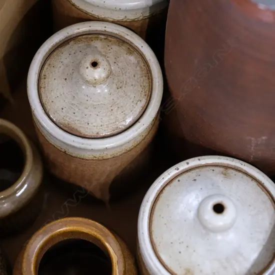 8 NZ POTTERY PCES (7 JARS 1 VASE BY MARTIN