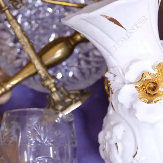 LOT CRYSTAL JUG/BOWL/SYLVAC JUG/BRASS WARE+ CAPIDOMONTE VASE