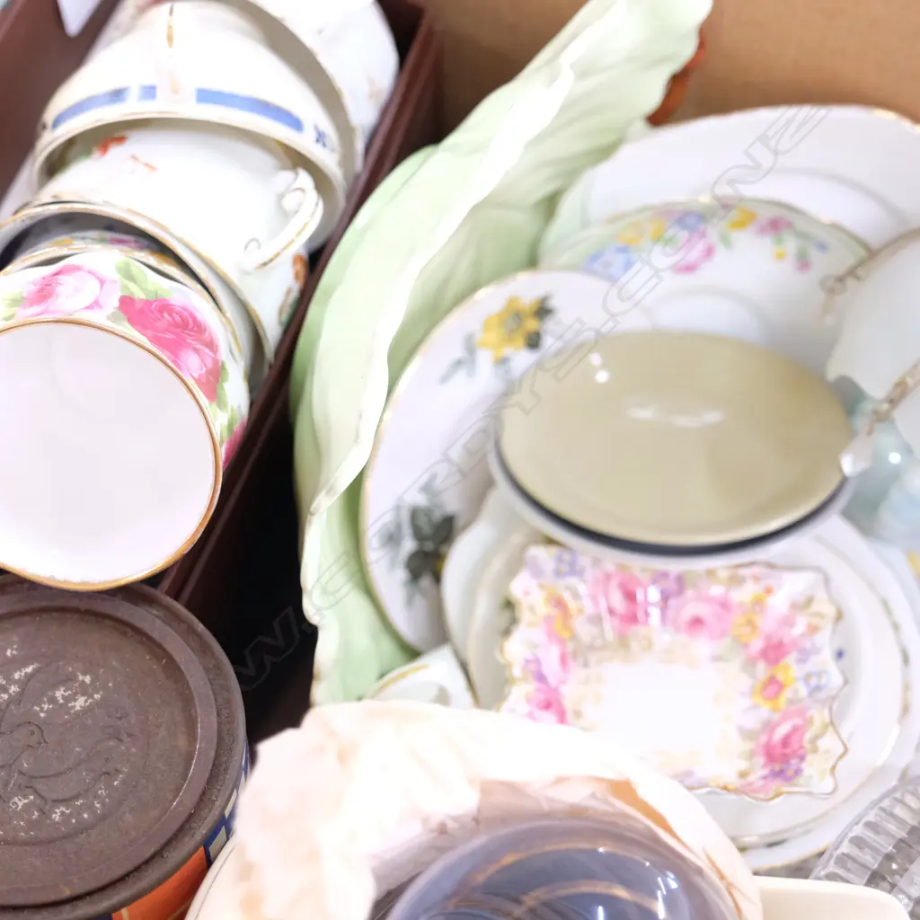 BOX CHINA ETC. INCL JOHNSON BROS JUG / R/A ETC Image 1++