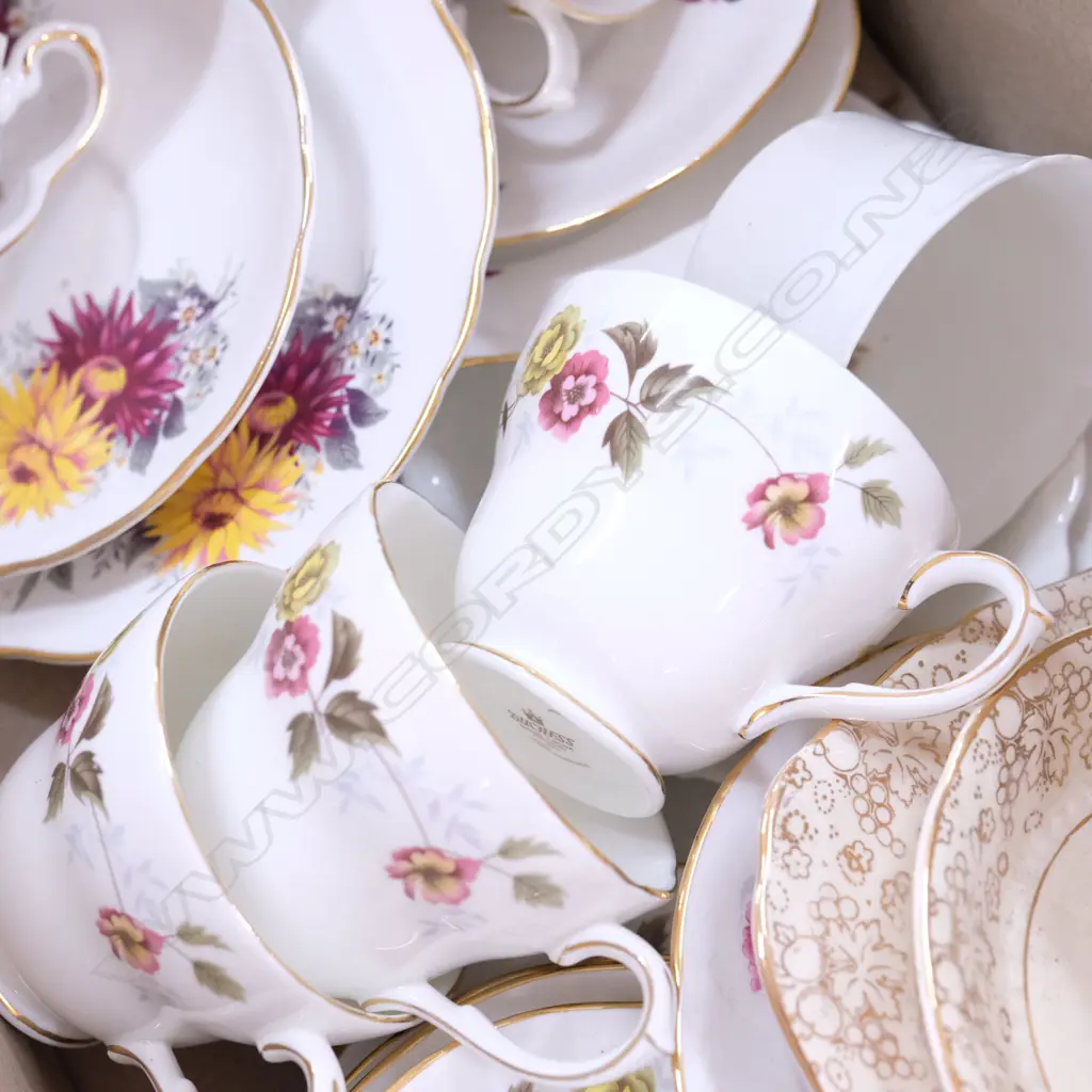 BOX ASST C/S/Ps INCL. ROYAL STAFFORD ETC Image 1++