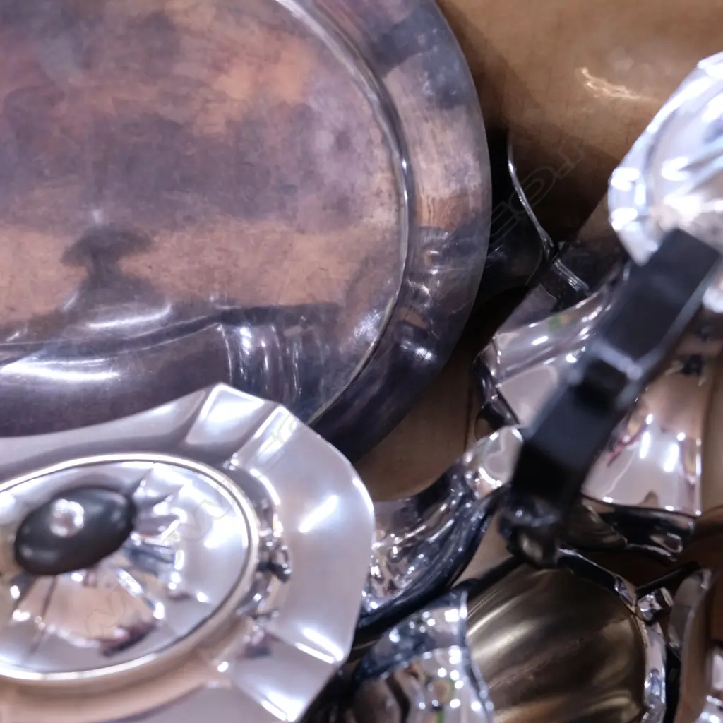 BOX EP WARE INCL.TEA SET / PEWTER ITEMS ETC Image 1++