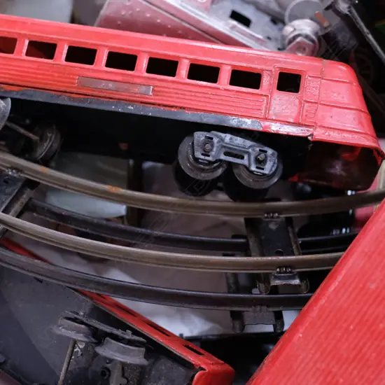 ASST HORNBY AND LIONEL CARRIAGES/TRACK ETC