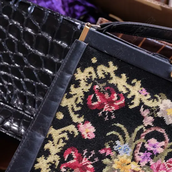 LOT ASST VINTAGE AND DESIGNER HANDBAGS