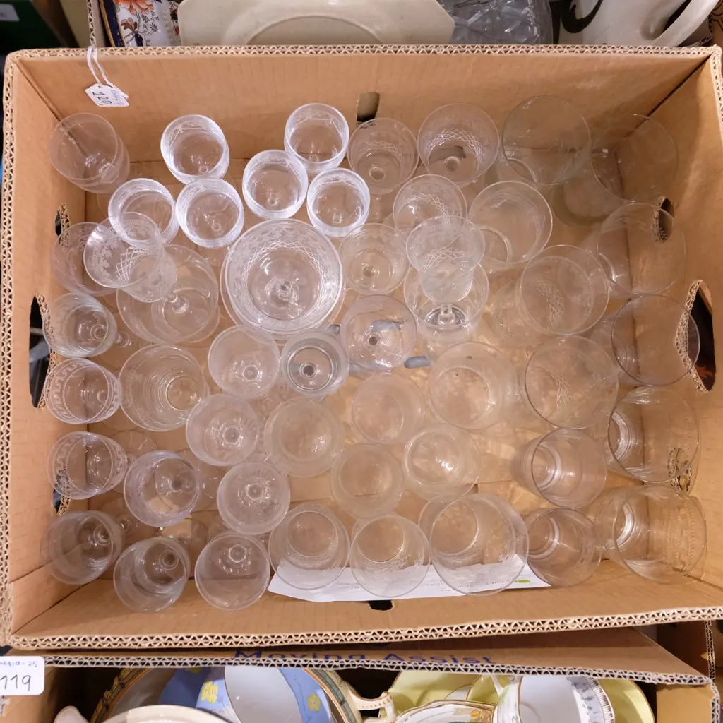 LGE COLLECTION OF PAUL MALL GLASS WARES LADY HAMILTON ETC Image 1++