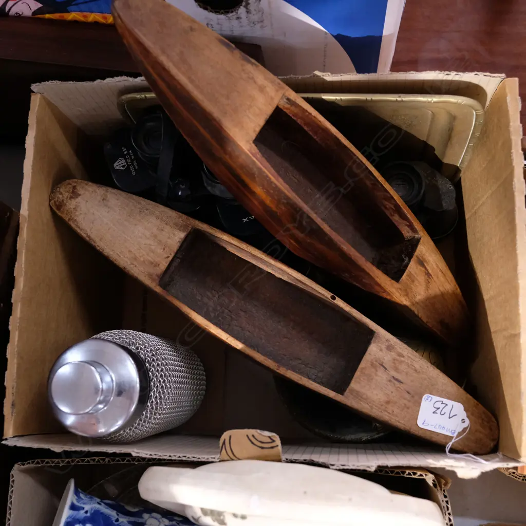 BOX CONTAINING; 2 PRS BINOCULARS, CHINESE BRASS ETC (8) Image 1++