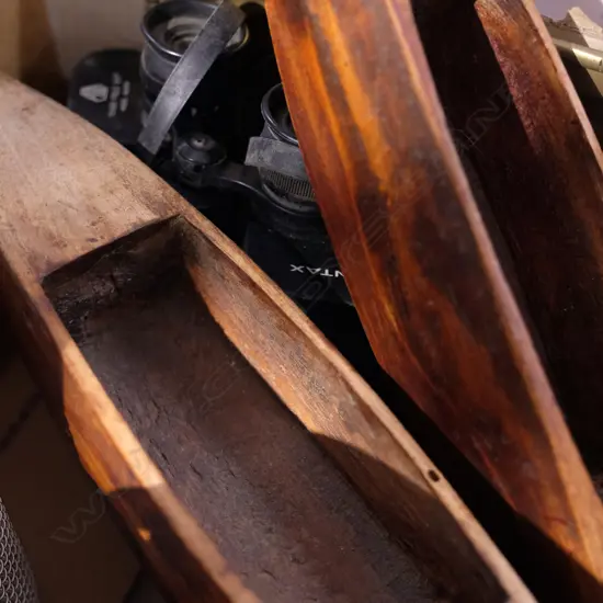 BOX CONTAINING; 2 PRS BINOCULARS, CHINESE BRASS ETC (8)