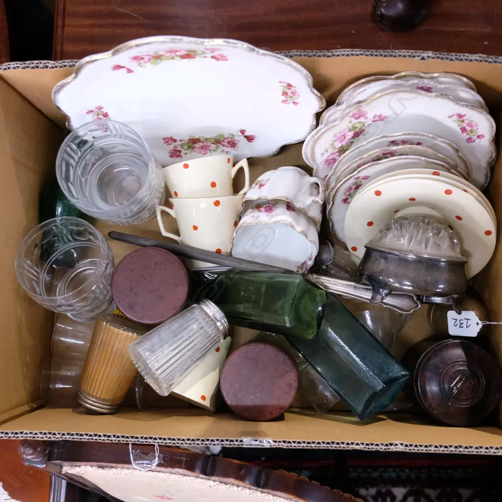 LOT CUPS AND SAUCERS/GLASSWARE/BOTTLES ETC Image 1++