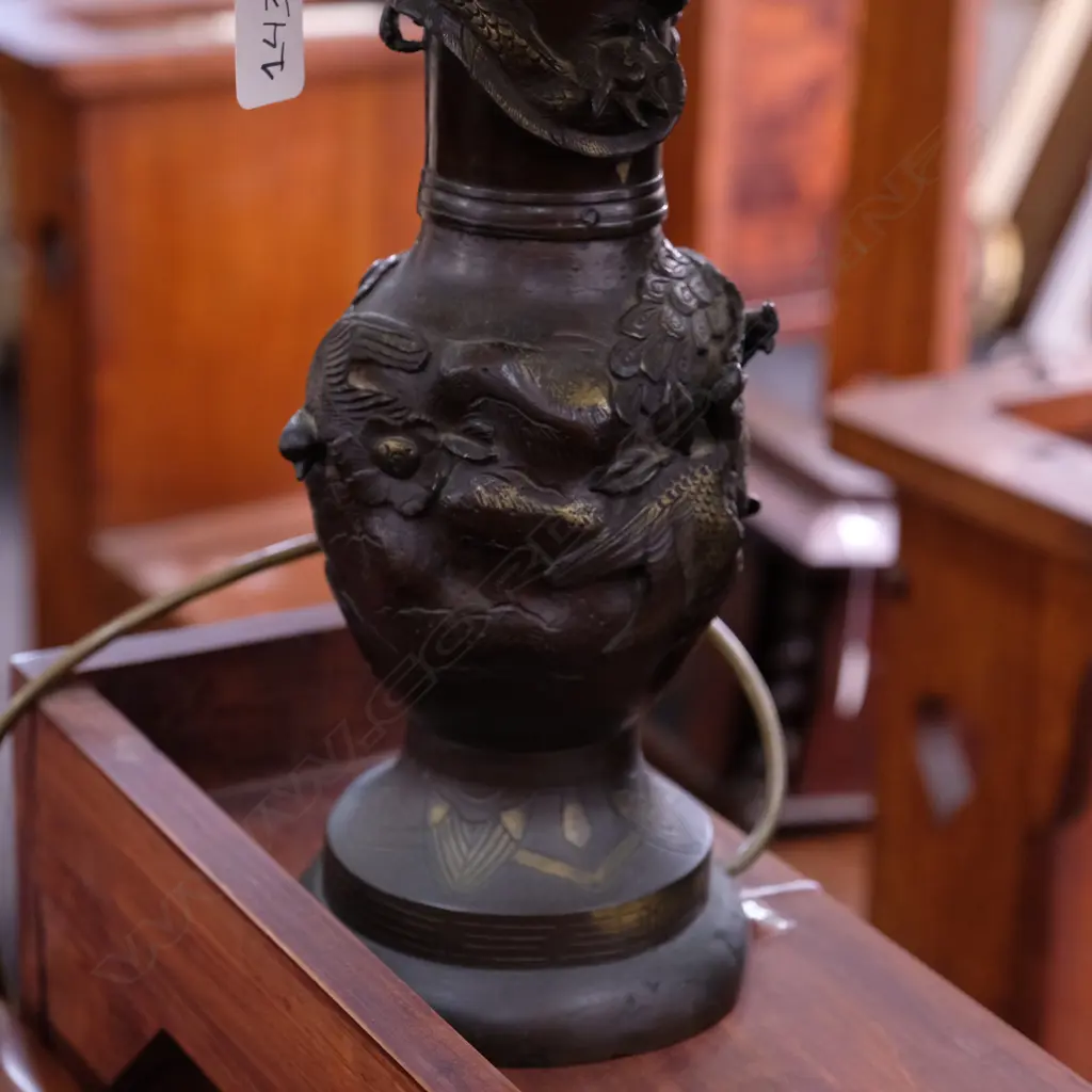 BRONZE JAPANESE SIDE LAMP Image 1++