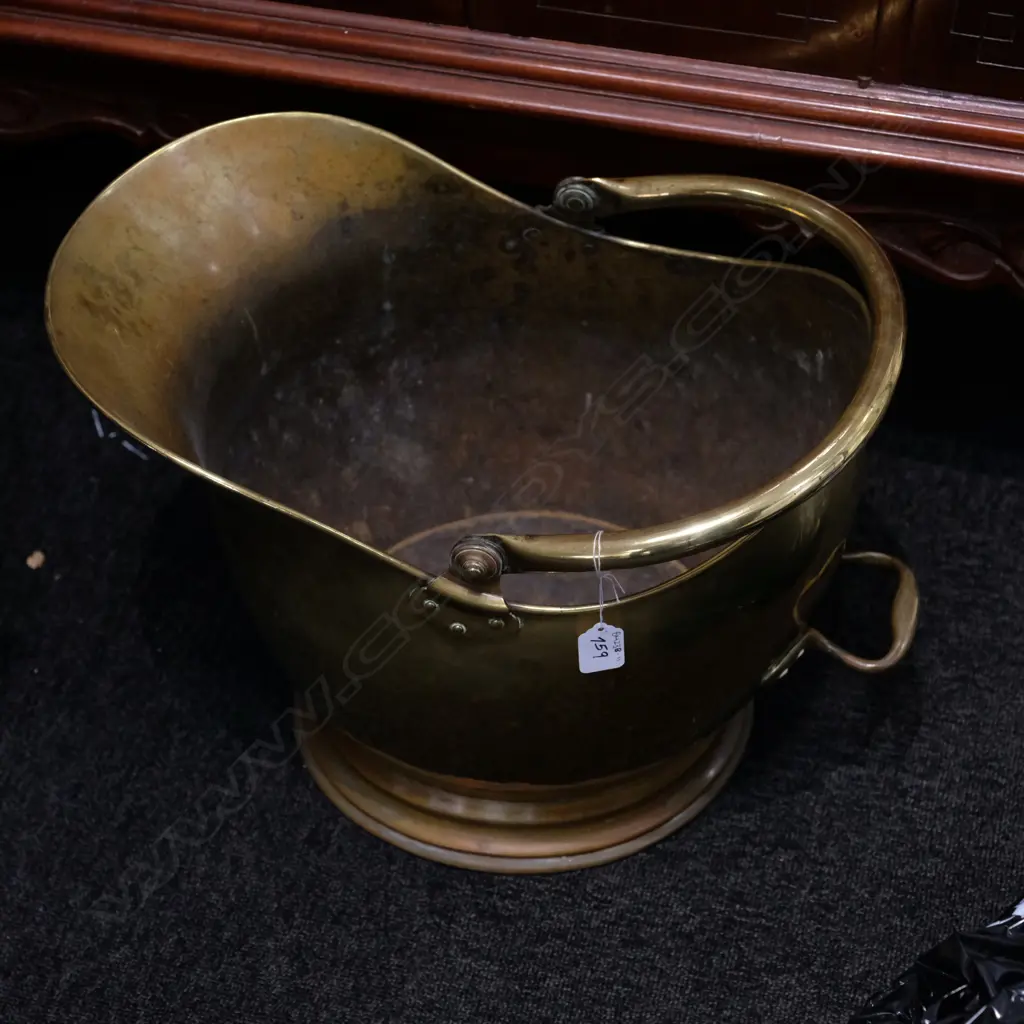 LARGE BRASS COAL SCUTTLE Image 1++