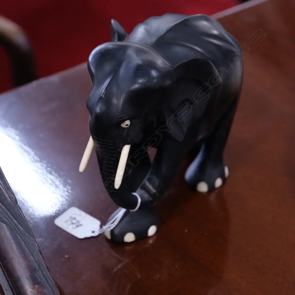 VINTAGE EBONY CARVED ELEPHANT Image 1++