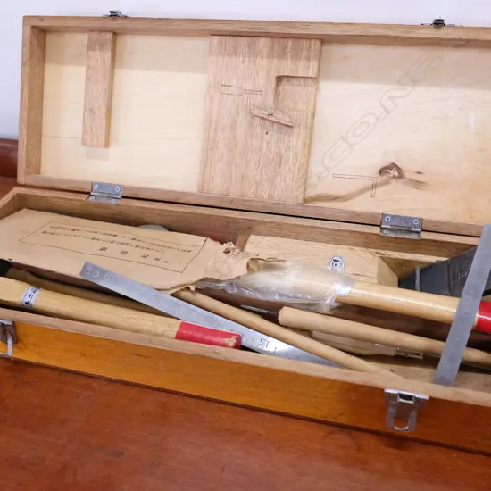 JAPANESE TOOLS IN WOODEN CARRY CASE W. 570MM