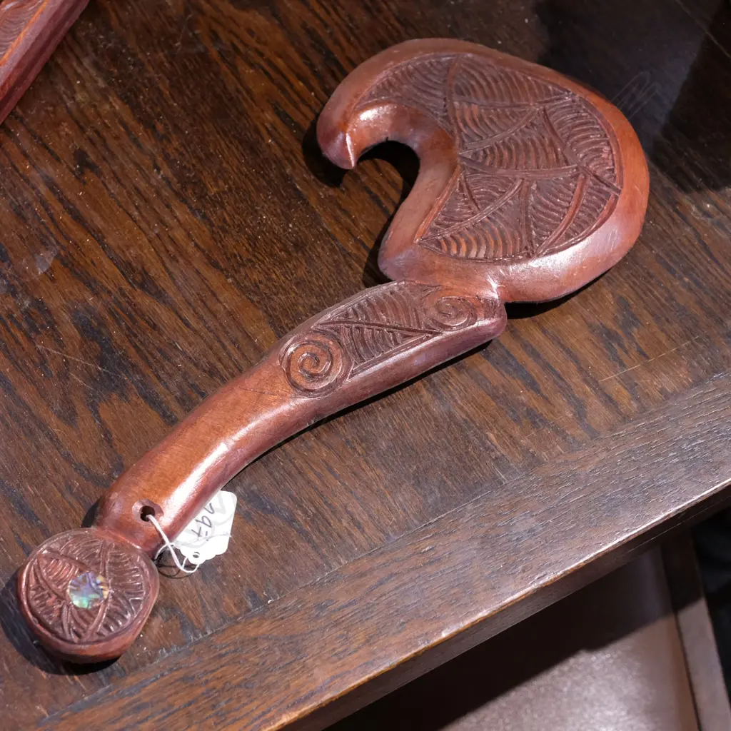 MAORI WOODEN CARVED STYLISED MERE L 400 MM Image 1++