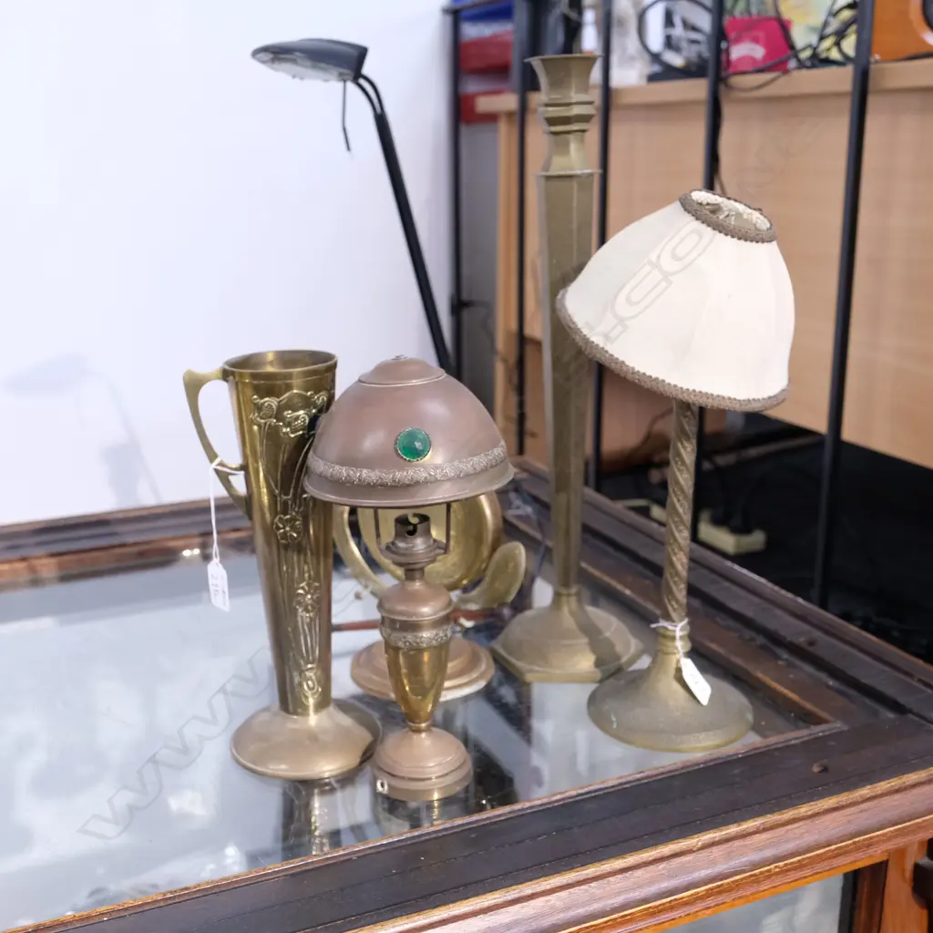 ASST BRASS WARE CANDLESTICK/LIGHTS/GONG ETC H 490 MM Image 1++