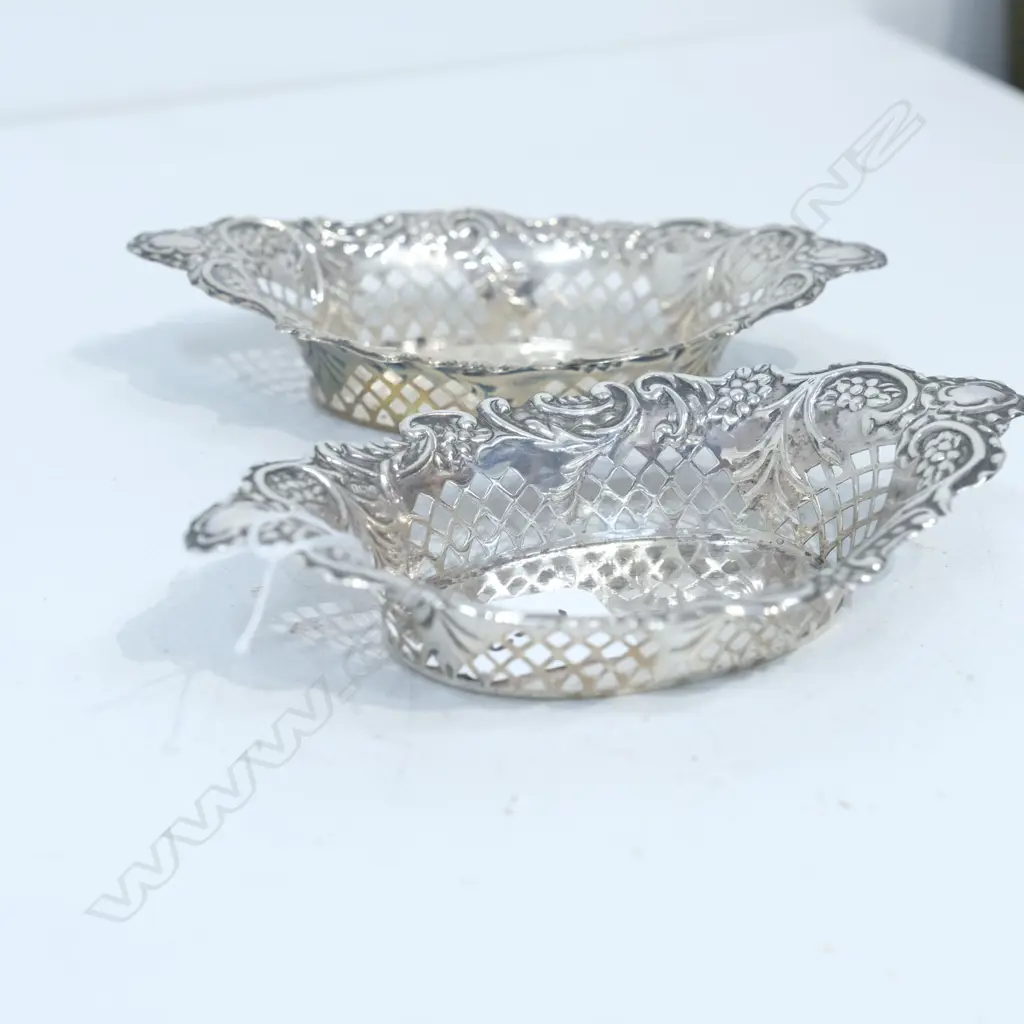 PR S/S PIERCED BON BON DISHES 52GMS Image 1++
