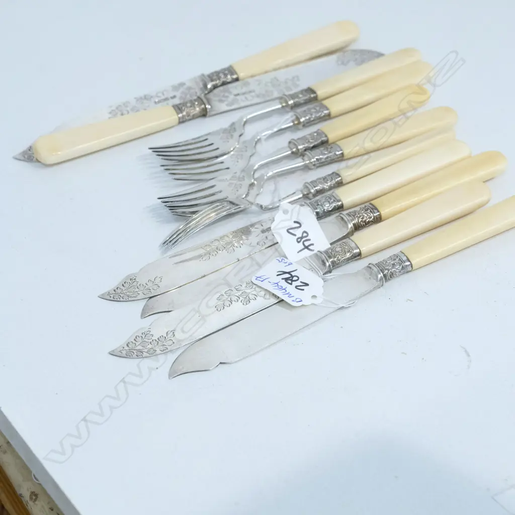 6 SILVER FISH KNIVES & 5 FORKS Image 1++