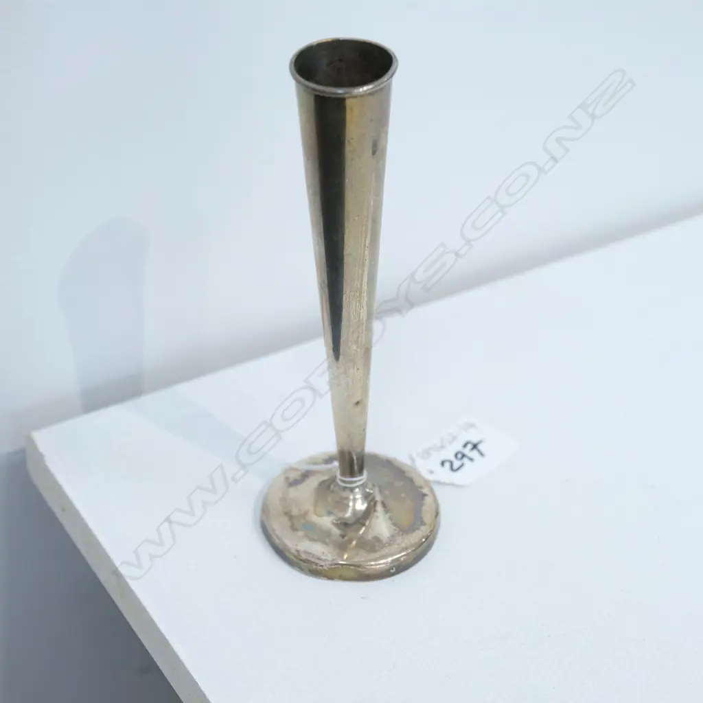 ST. SILVER SPECIMEN VASE Image 1++