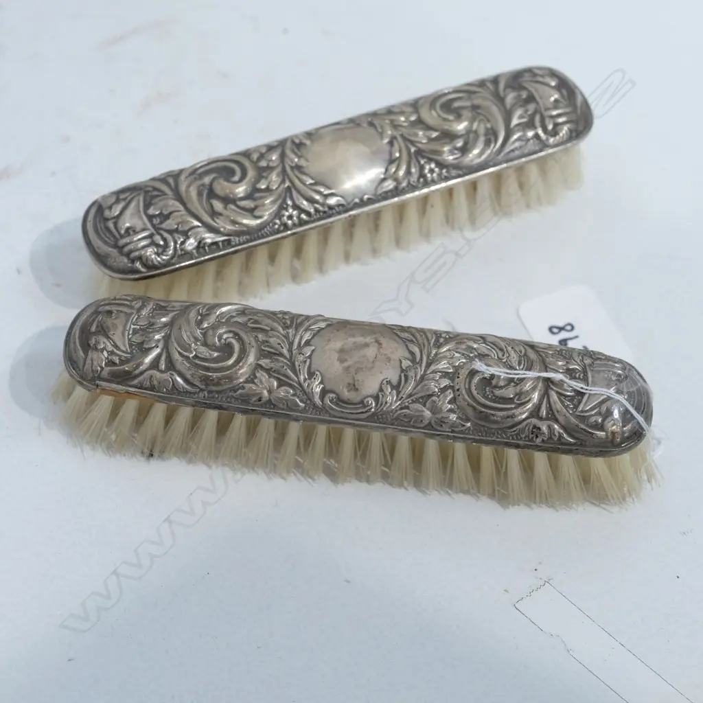 2 S/S BACKED CLOTHES BRUSHES W. 150MM Image 1++