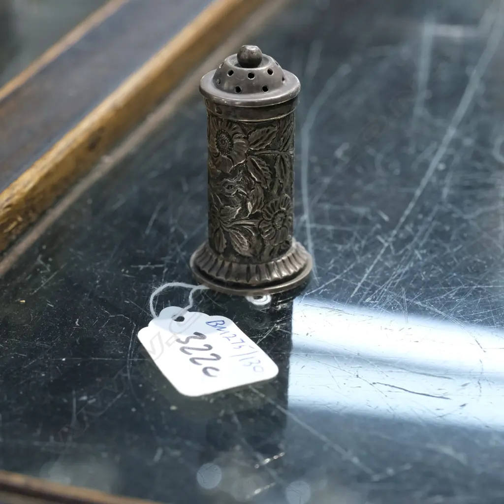 S/S PEPPER POT FLORAL REPOUSSE DECORATED H. 60MM Image 1++