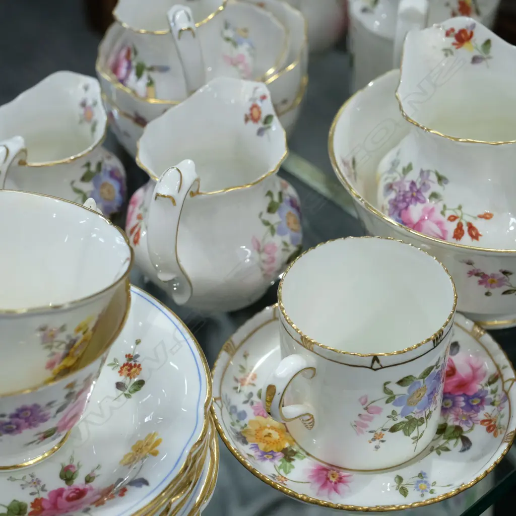 Coffee pot; three milk jugs Image 1++