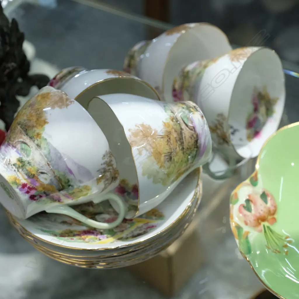 5 SHELLY HEATHER COFFEE CUPS AND SAUCERS Image 1++