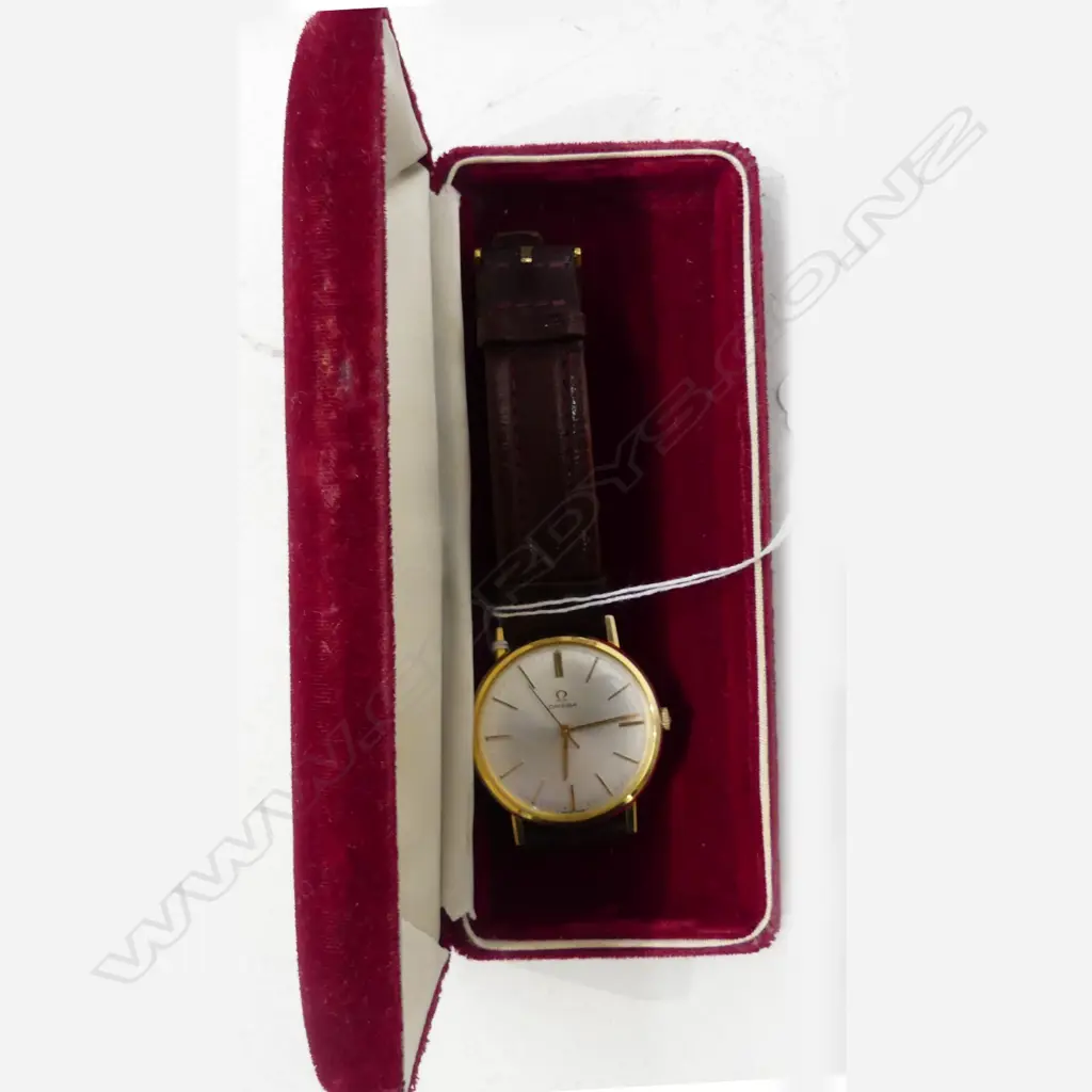 VINTAGE OMEGA GENTS WATCH WITH CASE Image 1++